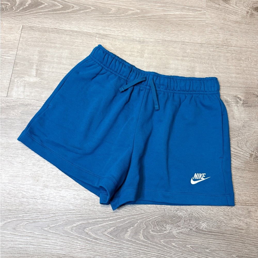 •NIKE• FLEECE MID RISE SHORTS